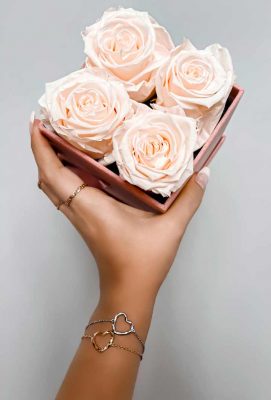 ARY DPO Heart Bracelets in gold and silver and 4 pink Roses