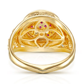 💎 Hidden Detail & ARY D'PO Craftsmanship A profound, hidden detail elevates this ring to an heirloom piece, showcasing the masterful hand of ARY D'PO. The gallery (the underside of the setting) is formed by four miniature Karas jars joined together to create a powerful cross symbol. This unique structural element connects the celebration of wine with deep spiritual meaning, making the ring a true conversation starter and a masterpiece of intricate craftsmanship exclusive to ARY D'PO.